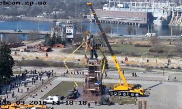 В Запорожье демонтируют самый большой на Украине памятник Ленину (ФОТО, ОНЛАЙН-ТРАНСЛЯЦИЯ) | Русская весна