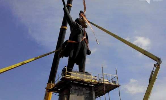 В Запорожье демонтируют самый большой на Украине памятник Ленину (ФОТО, ОНЛАЙН-ТРАНСЛЯЦИЯ) | Русская весна