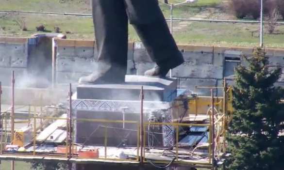 В Запорожье демонтируют самый большой на Украине памятник Ленину (ФОТО, ОНЛАЙН-ТРАНСЛЯЦИЯ) | Русская весна