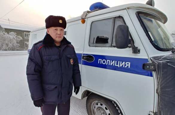 В Якутии полицейский обнаружил потерянные 100 000 рублей и вернул их владельцу (ФОТО) | Русская весна