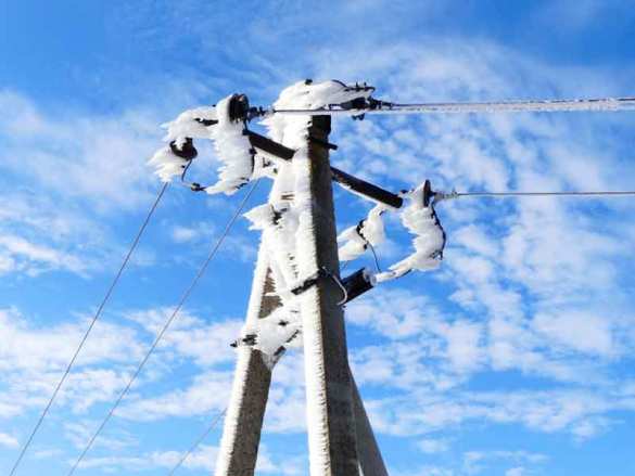 Обледенение линий: бригады энергетиков устранили многочисленные повреждения электросетей Республики (ФОТО, ВИДЕО) | Русская весна