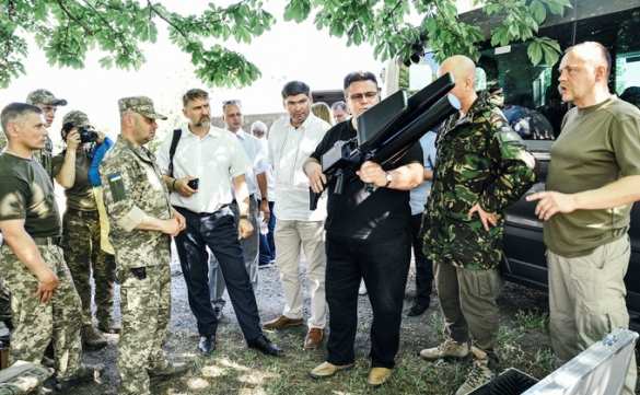 Глава МИД Литвы приехал на линию соприкосновения на Донбассе (ФОТО) | Русская весна