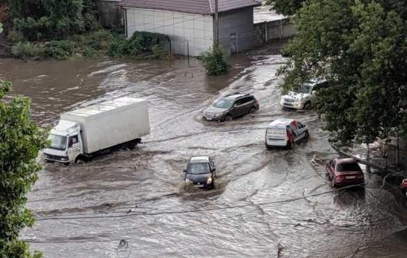 Фонтаны из грязи, сход грунта: последствия шторма в Одессе (ФОТО, ВИДЕО) | Русская весна