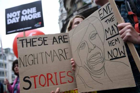 Тысячи людей вышли на улицы Лондона, требуя отставки правительства (ФОТО, ВИДЕО) | Русская весна