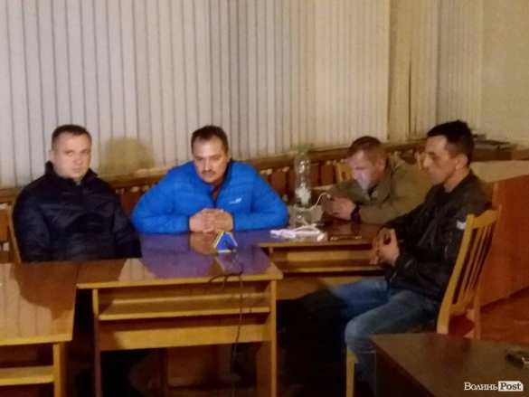 СРОЧНО: Майдан набирает обороты — в Луцке протестующие ворвались в обладминистрацию (+ФОТО) | Русская весна