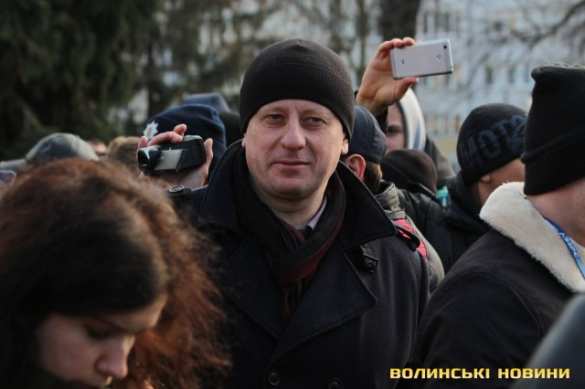 Поклонница Порошенко подралась с противником президента на митинге (ФОТО, ВИДЕО) | Русская весна