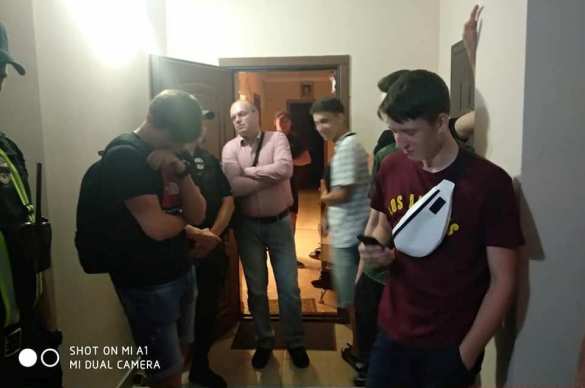 Слушали гимн СССР и бросались на «патрiотiв»: в Луцке подростки мучали майдановцев (ФОТО, ВИДЕО) | Русская весна