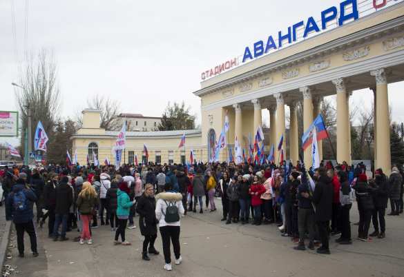 ЛНР: тысячи молодых людей с флагами России пробежали по Луганску (ФОТО) | Русская весна