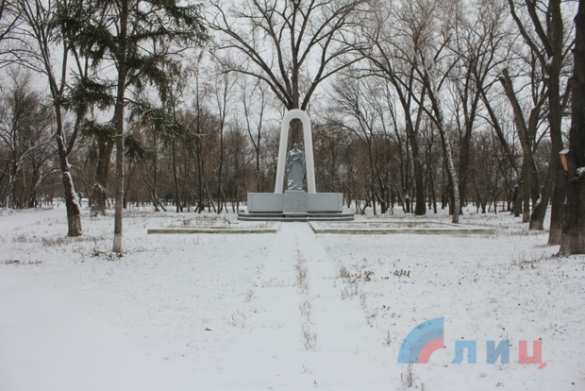 Луганск почтил память Неизвестного солдата (ФОТО, ВИДЕО) | Русская весна