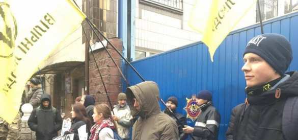 МОЛНИЯ: Допрос Януковича сорван «Правым сектором» (+ФОТО, ВИДЕО) | Русская весна