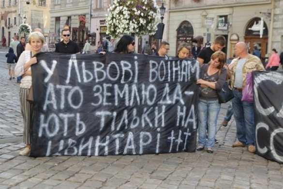 Боевики «АТО» во Львове устроили майдан, требуя землю и жилье (ФОТО) | Русская весна