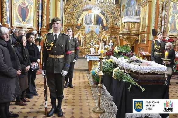 Во Львове помпезно похоронили уничтоженного на Донбассе «ВСУшника» (ФОТО) | Русская весна