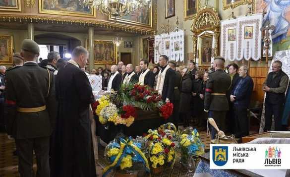 Во Львове помпезно похоронили уничтоженного на Донбассе «ВСУшника» (ФОТО) | Русская весна