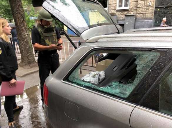 В автомобиль украинского «активиста» бросили гранату (ФОТО) | Русская весна