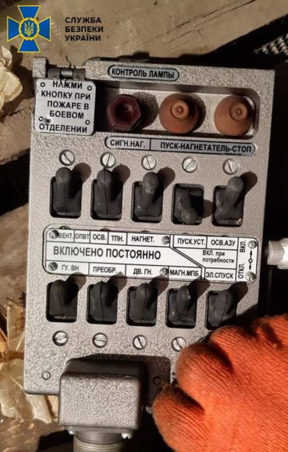 «ВСУшники» разворовывали оборудование для вывоза за границу (ФОТО) | Русская весна