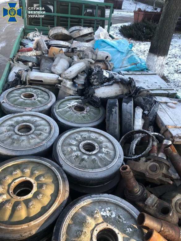 «ВСУшники» разворовывали оборудование для вывоза за границу (ФОТО) | Русская весна