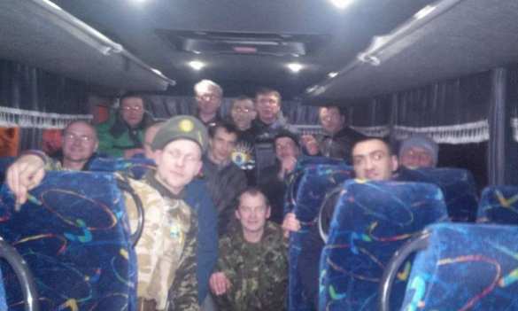 Первый пошёл: на Майдане собрали автобус добровольцев для блокады Донбасса (ФОТО) | Русская весна