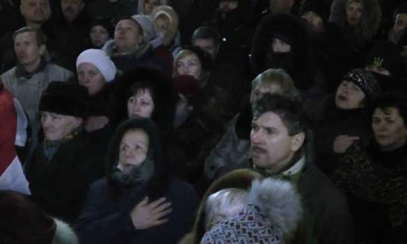 Первый пошёл: на Майдане собрали автобус добровольцев для блокады Донбасса (ФОТО) | Русская весна