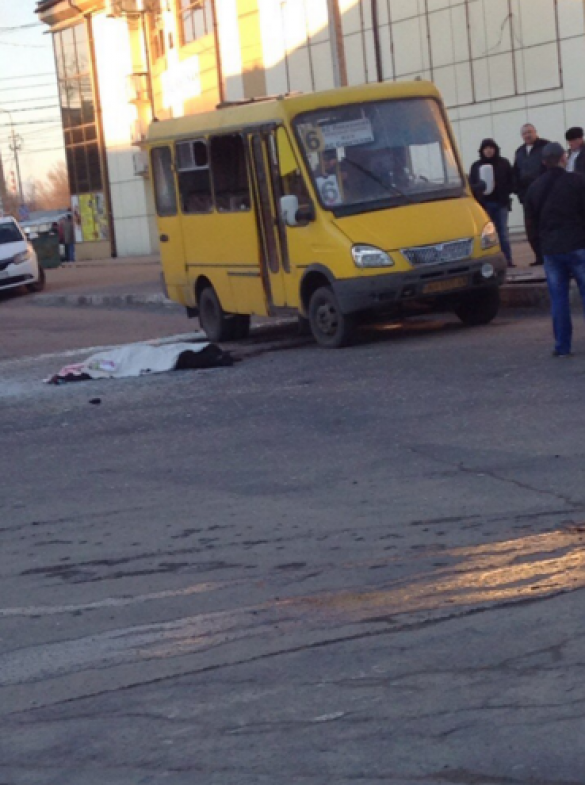 СРОЧНО: Один человек погиб и один ранен при взрыве в маршрутном такси в Макеевке, — МВД ДНР (ФОТО) | Русская весна