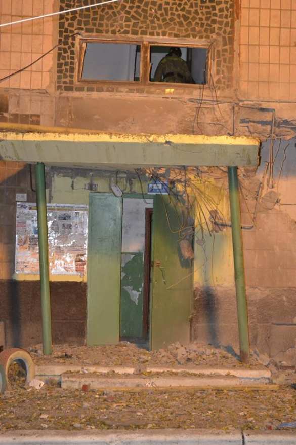 Минимум семь домов повреждены в результате обстрела со стороны ВСУ в Макеевке (ФОТО) | Русская весна