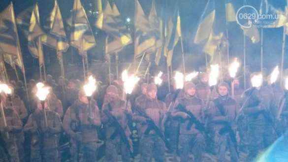 В Мариуполе прошёл факельный марш нацистов (+ФОТО, ВИДЕО) | Русская весна