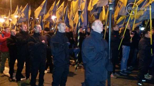 В Мариуполе прошёл факельный марш нацистов (+ФОТО, ВИДЕО) | Русская весна