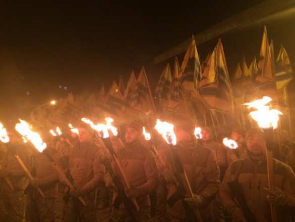 В Мариуполе прошёл факельный марш нацистов (+ФОТО, ВИДЕО) | Русская весна