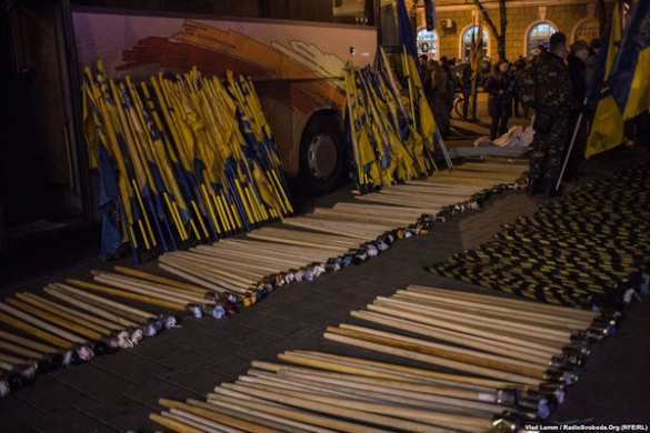 В Мариуполе прошёл факельный марш нацистов (+ФОТО, ВИДЕО) | Русская весна