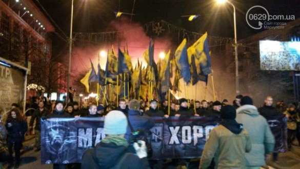 В Мариуполе прошёл факельный марш нацистов (+ФОТО, ВИДЕО) | Русская весна