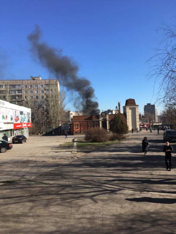 СРОЧНО: В центре Мариуполя взорван автомобиль (+ФОТО, ВИДЕО) | Русская весна