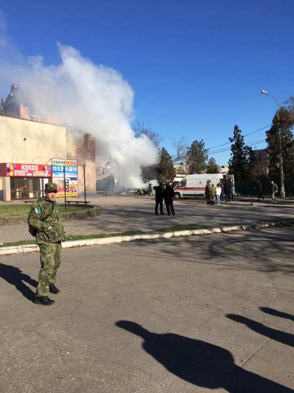 СРОЧНО: В центре Мариуполя взорван автомобиль (+ФОТО, ВИДЕО) | Русская весна