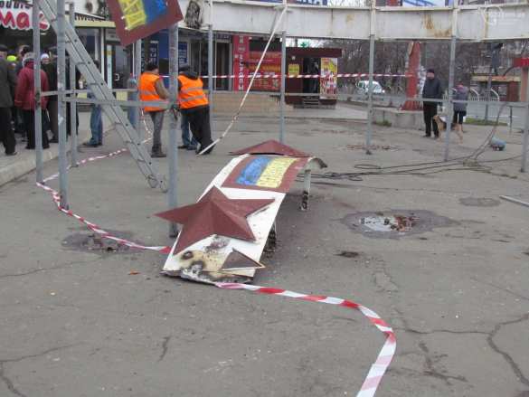 «Вы фашисты!»: в Мариуполе со скандалом демонтируют памятник городам-героям (ФОТО, ВИДЕО) | Русская весна