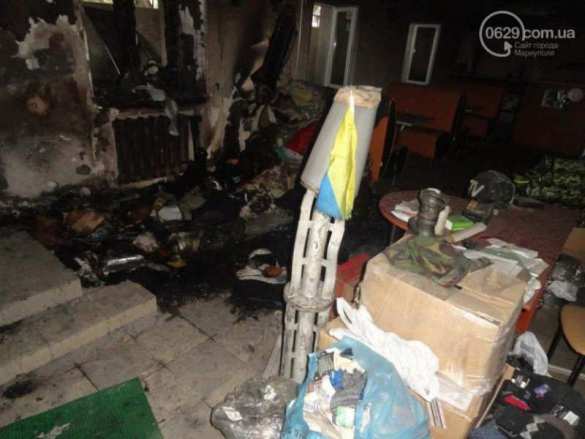 В Мариуполе сожгли офис волонтеров, собирающих помощь карателям (добавлены фото) | Русская весна