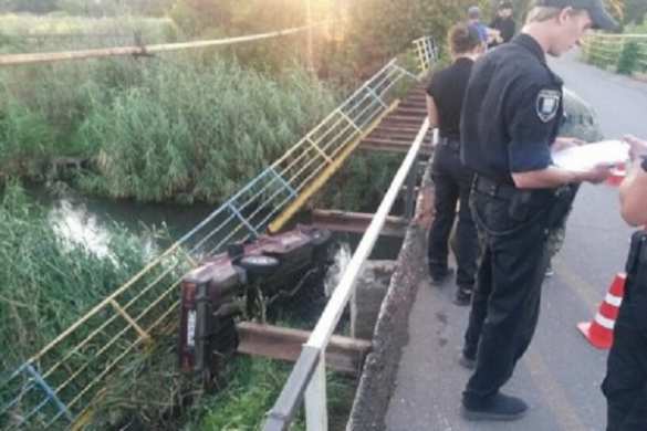 В Мариуполе автомобиль с военнослужащими ВСУ упал в воду (ФОТО) | Русская весна