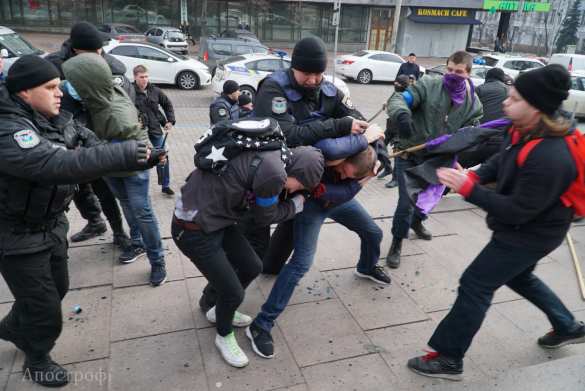 Дикий Киев:  на участников «марша феминисток» напали с кефиром и зеленкой (ФОТО, ВИДЕО) | Русская весна