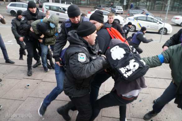 Дикий Киев:  на участников «марша феминисток» напали с кефиром и зеленкой (ФОТО, ВИДЕО) | Русская весна