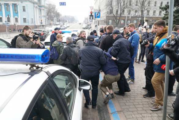 Дикий Киев:  на участников «марша феминисток» напали с кефиром и зеленкой (ФОТО, ВИДЕО) | Русская весна