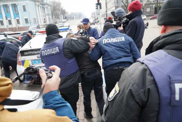 Дикий Киев:  на участников «марша феминисток» напали с кефиром и зеленкой (ФОТО, ВИДЕО) | Русская весна