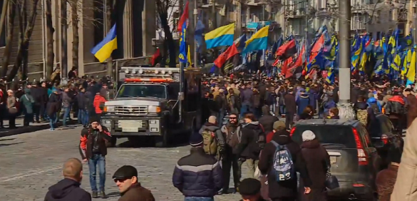 «Уничтожим олигархическую систему!» — неонацисты вышли на марш в центре Киева (ФОТО, ВИДЕО) | Русская весна