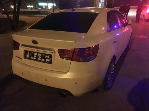 В Киеве пьяный полицейский открыл стрельбу на улице (ФОТО) | Русская весна