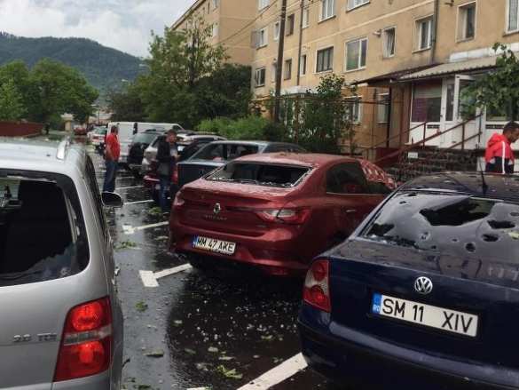 «Глыбы льда прямо с неба»: В Румынии выпал град небывалого размера (ФОТО, ВИДЕО) | Русская весна