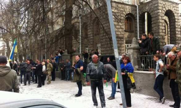 Радикалы у администрации Порошенко требуют покрышки: «Много, много покрышек!»  (ФОТО, ВИДЕО) | Русская весна