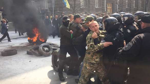 Майдан у администрации Порошенко: протестующие жгут шины и требуют люстрации (ФОТО+ВИДЕО) | Русская весна