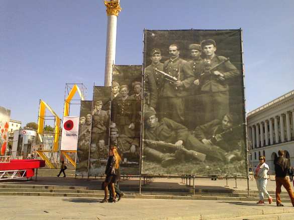 Засилье маков, фото «героев» УПА и «АТО»: как «украсили» Киев к 9 мая (ФОТОРЕПОРТАЖ) | Русская весна
