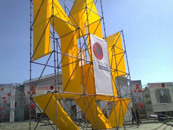 Засилье маков, фото «героев» УПА и «АТО»: как «украсили» Киев к 9 мая (ФОТОРЕПОРТАЖ) | Русская весна