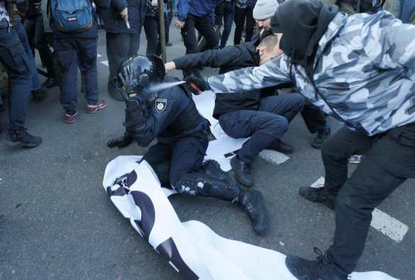 Майдан в Киеве: тысячи протестующих собрались у стен Рады (+ФОТО, ПРЯМАЯ ТРАНСЛЯЦИЯ) | Русская весна