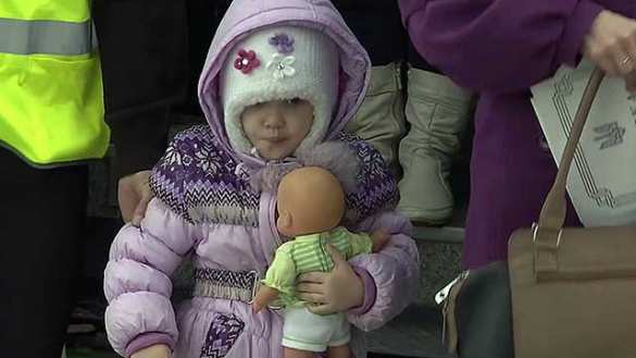 Бортом МЧС в Москву доставлены еще восемь находящихся в тяжёлом состоянии детей из Донбасса (ВИДЕО) | Русская весна