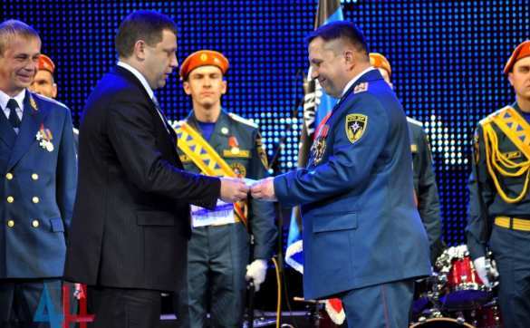 В Донецке наградили лучших спасателей в день МЧС ДНР (ФОТОРЕПОРТАЖ) | Русская весна
