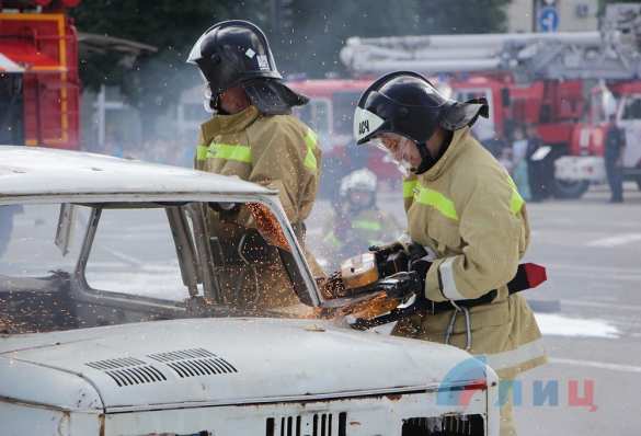 МЧС ЛНР продемонстрировало новейшую спасательную технику, полученную из России (ФОТО) | Русская весна