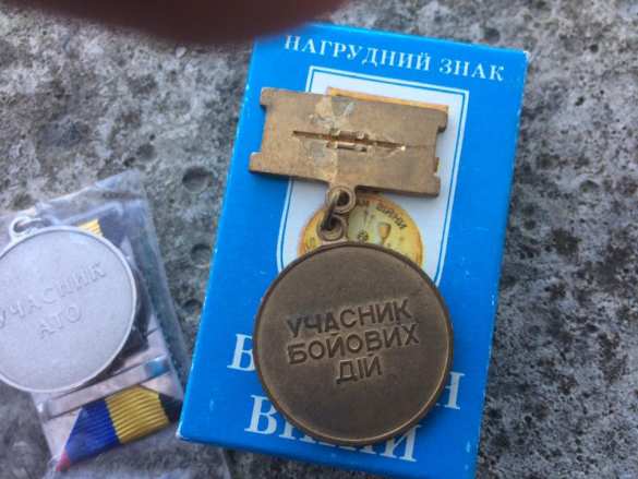 Какие «герои», такие и награды: «ветерану АТО» выдали ржавую и поломанную медаль (ФОТО, ВИДЕО) | Русская весна